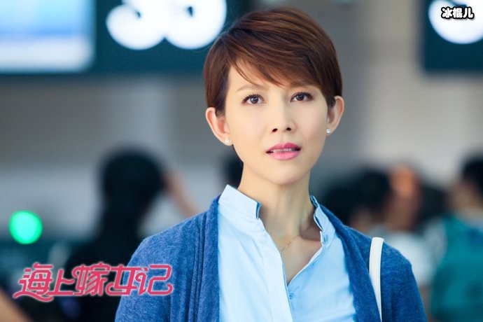 蔡少芬生完娃与闺蜜聚会，被单身的她颜值抢镜？