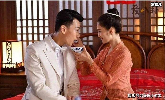 《小娘惹》陈锡父亲有两个妻子，一个住楼上，一个住楼下