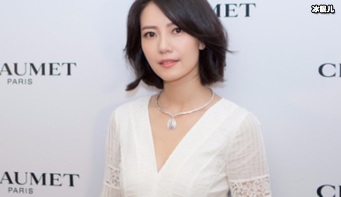 高圆圆产女后首次复出，网友意外拍到生图直言：更像是大妈