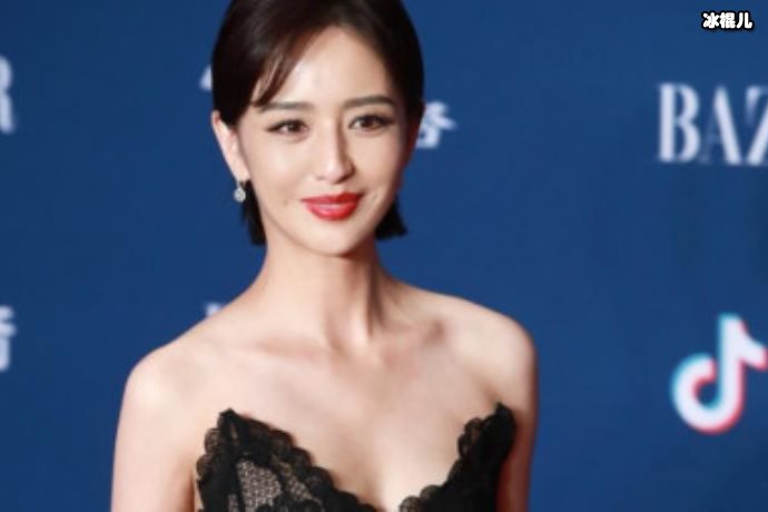 一件裙子需要好几人搬？佟丽娅古装惊艳而她的裙子吸引更多目光