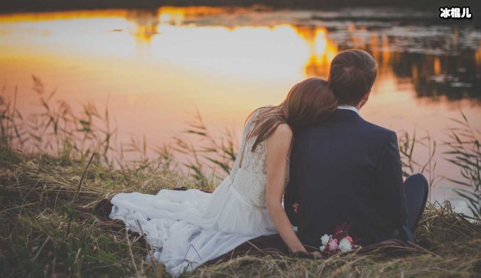 未婚先孕的她遭富商抛弃，独立养子30年如今完全没了明星的气质