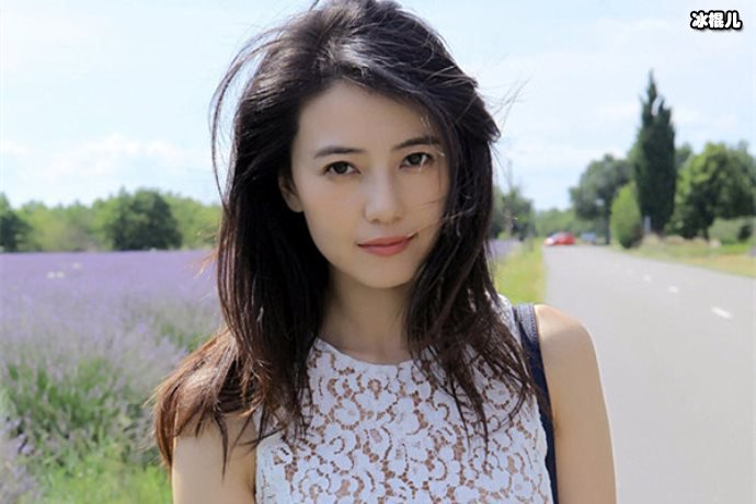高圆圆赵又廷低调出行，女儿Rhea发型超惹眼女神的形态却惊呆网友