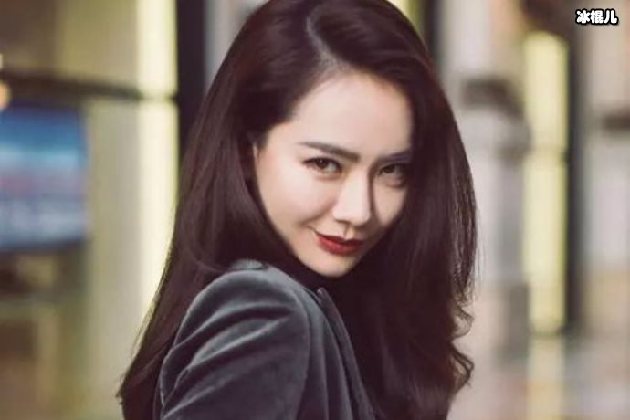 戚薇性格特别豪爽，被大家称之为娱乐圈中新四小花旦