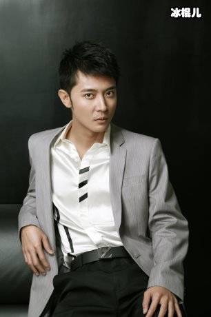 演员张丹峰曾出演《新还珠格格》，是一位很有魅力的演员