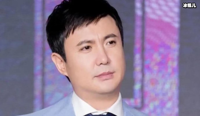 沈腾节目里脱西装，里面露出衬衫剪的背心时笑翻众人！