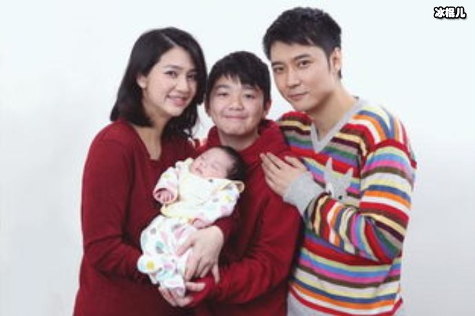 洪欣与家人同游迪士尼，合照却没有张丹峰二人再传离婚