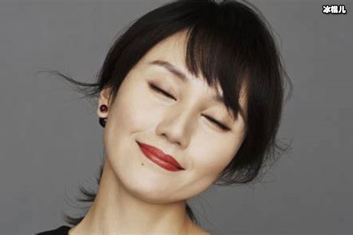 袁泉事业美满，女儿酷似自己越老越吃香