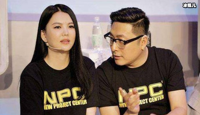 李湘直播带鸽子蛋贵气逼人，直言心情不好疑似因王岳伦壁咚事件