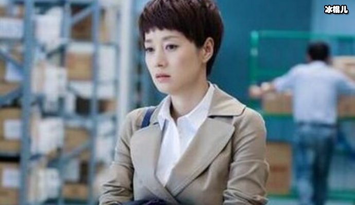 马伊琍与刘涛撞衫现场，同样的格纹西装两人气质大不相同