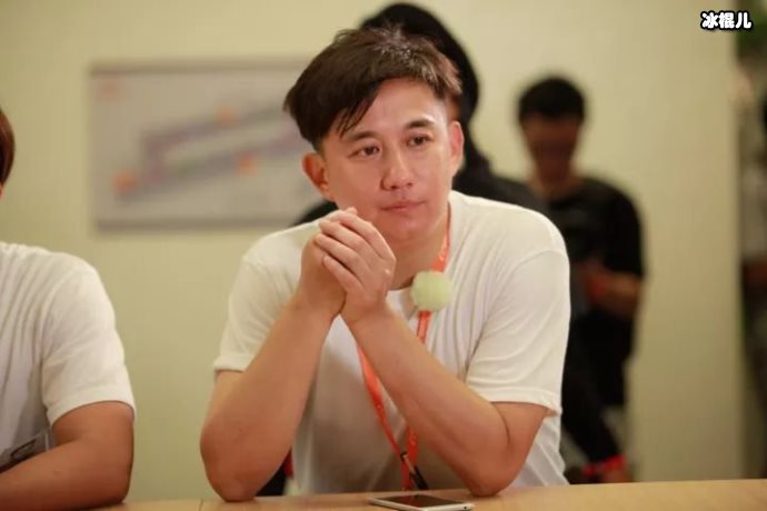 黄磊与自己的妻子相爱多年，起初竟因为招生相识