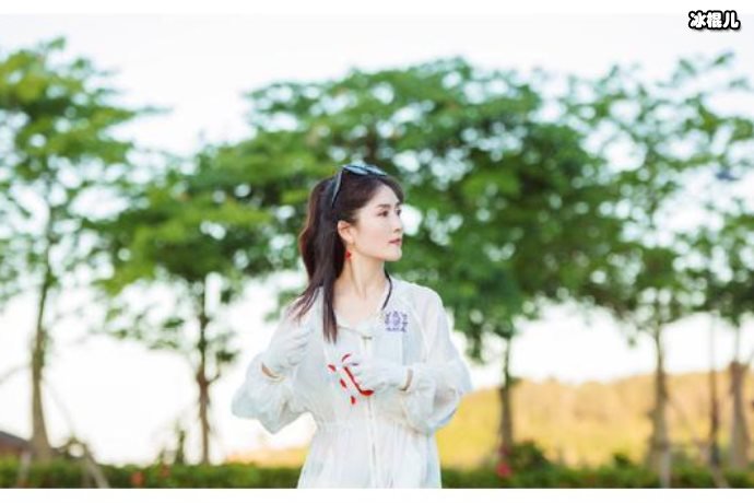 主持人吴昕清新可爱的气质，收获了不少关注和喜爱