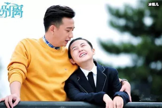 黄磊小女儿颜值惊人，碎花裙上身机灵可爱