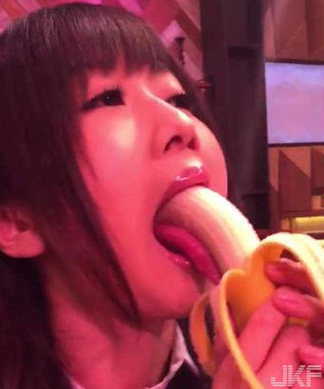 【WPT扑克】有病幕後影片《AV女優示範吃香蕉》超想加入這個節目的工作人員