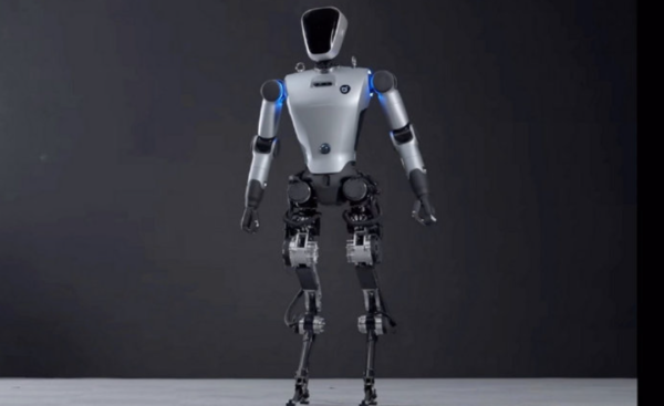 智元机器人 【WPT扑克】智元机器人出货量超5100台 预计2025年营收破十亿