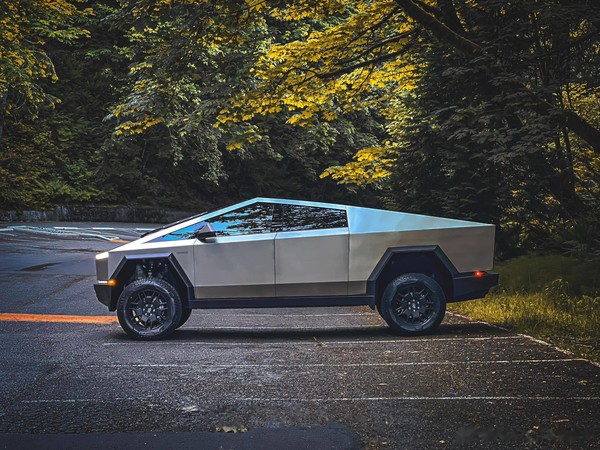 特斯拉电动皮卡Cybertruck市场范围扩大 已在阿联酋交付 【WPT扑克】特斯拉电动皮卡Cybertruck市场范围扩大 已在阿联酋交付