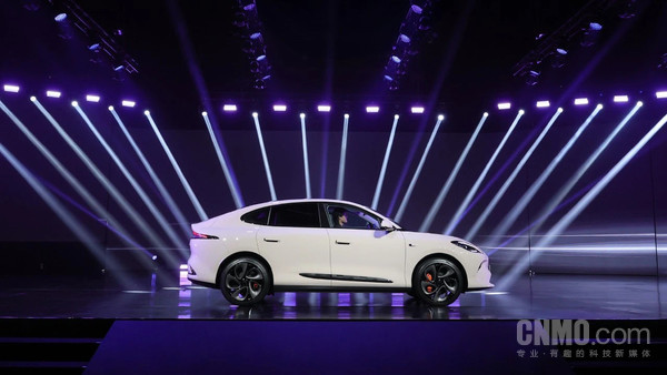 【WPT扑克】千问大模型赋能！智己汽车超级智能体发布会定档3月18日