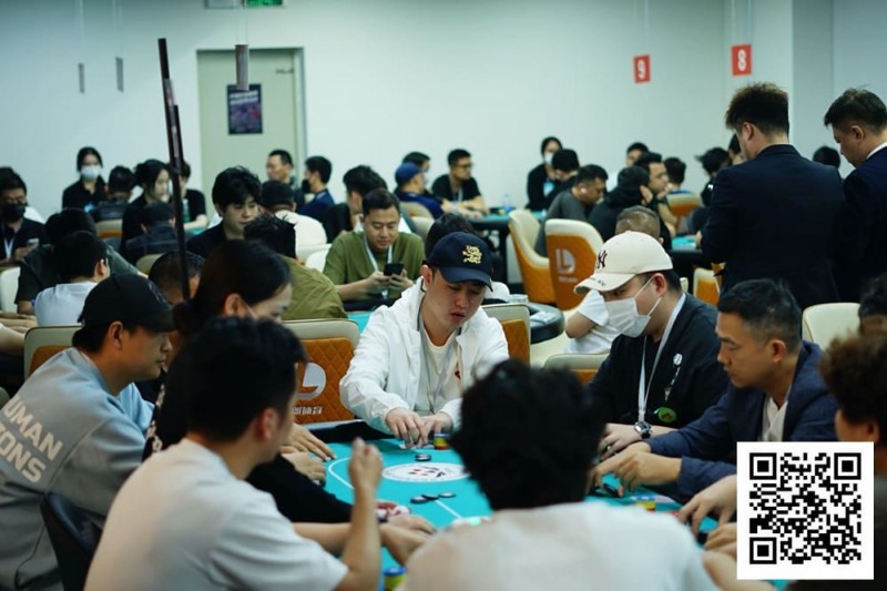 【WPT扑克】第一届山海杯鲲鹏系列赛|主赛B组110人次竞争21人晋级,王云峰倒数手牌翻倍收取32.3万计分牌成CL!明天主赛小组赛最后晋级机会!