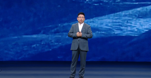 【WPT扑克】今夜鸿蒙智行五车齐发 余承东：友商永远也追不上！