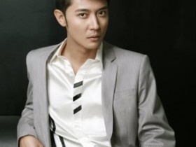 【WPT扑克】演员张丹峰曾出演《新还珠格格》，是一位很有魅力的演员