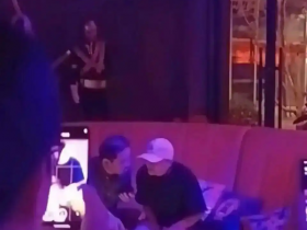 【WPT扑克】马云现身阿里巴巴园区酒吧 被认出后不忘戴上口罩