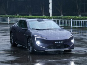 【WPT扑克】华为靳玉志试驾新款阿维塔12 直言:“如脱胎换骨!”