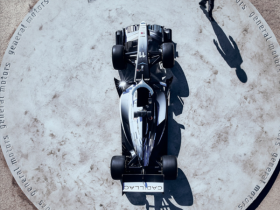 【WPT扑克】凯迪拉克F1车队2026赛季正式涂装亮相 黑白双拼设计